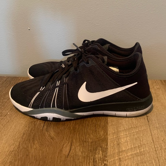 Nike Black Training Shoes - Picture 3 of 5
